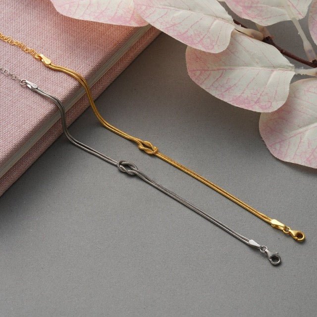 LUNA | Tijdloze Liefdesknoop Armband in Minimalistische Stijl
