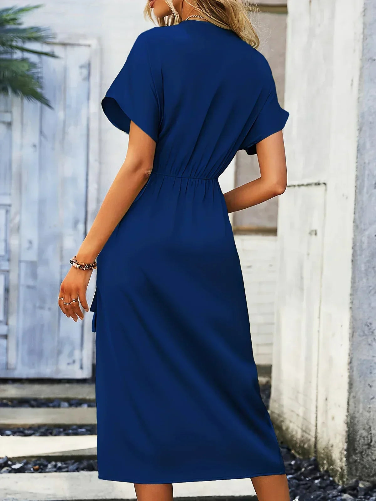ALISSIA | Elegante wikkeljurk met verfijnde details