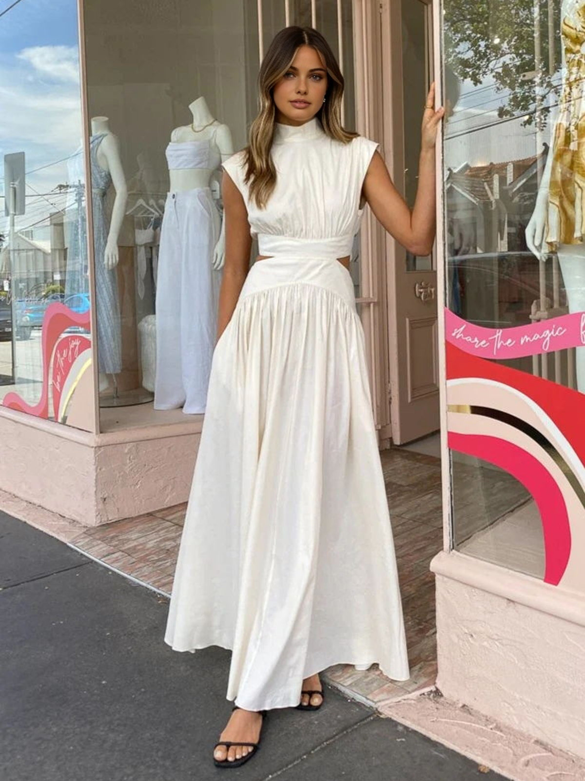 SALVINA | Maxi-jurk met Cut-out Rug en Plooidetail