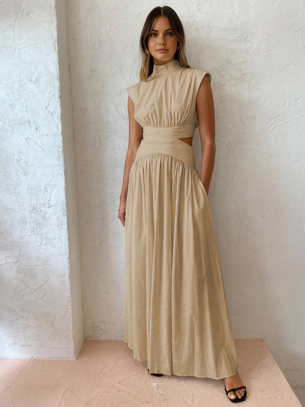 SALVINA | Maxi-jurk met Cut-out Rug en Plooidetail