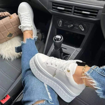 Moderne Dames Plateau Sneakers met Strak Silhouet - Comfort en Stijl