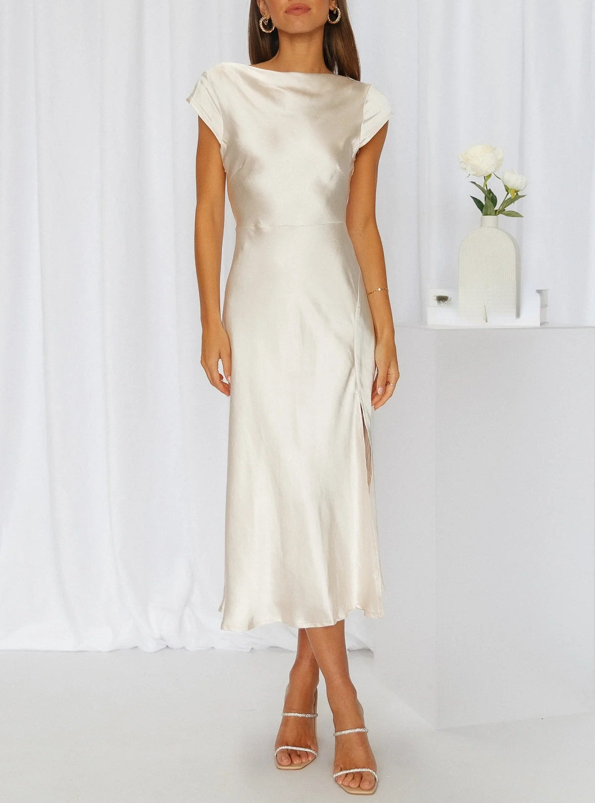SORAYA | Zijdezachte Bruiloftsjurk met Elegante Glans
